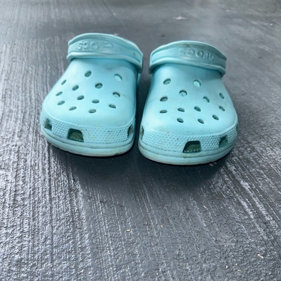 Baby blue crocs - Picture 4 of 6